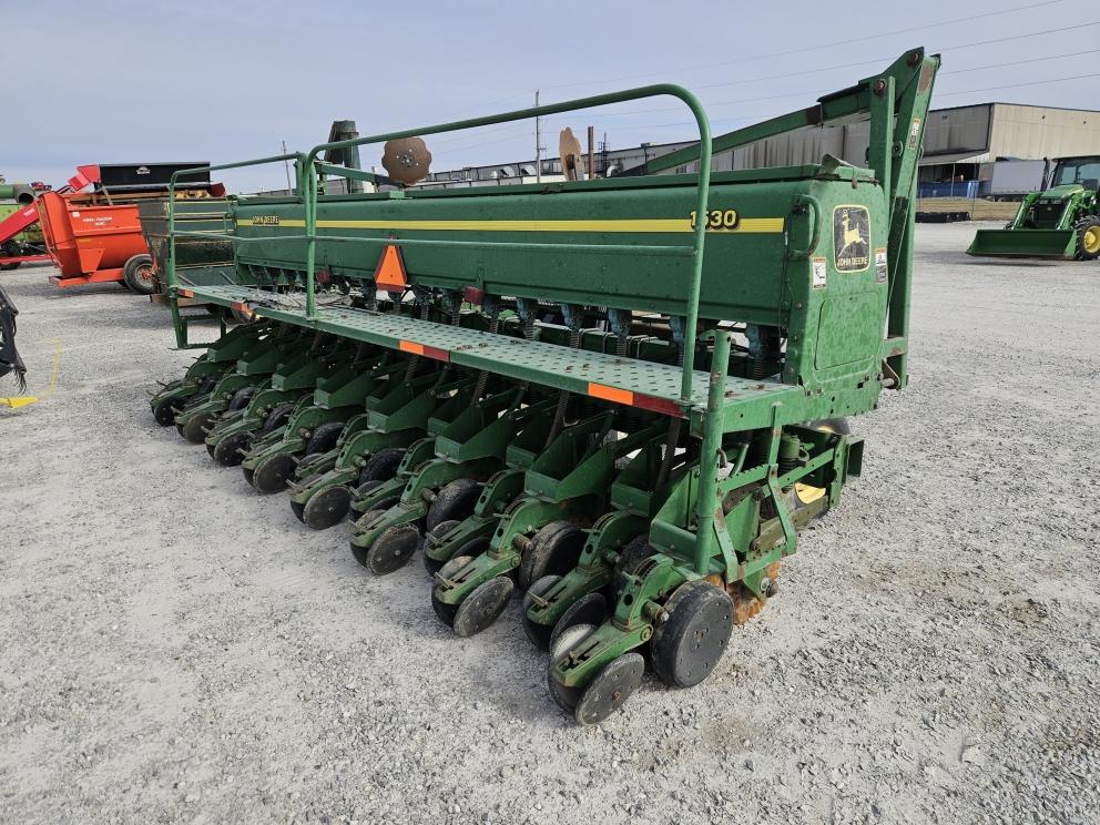 Image for 2001 John Deere 1530