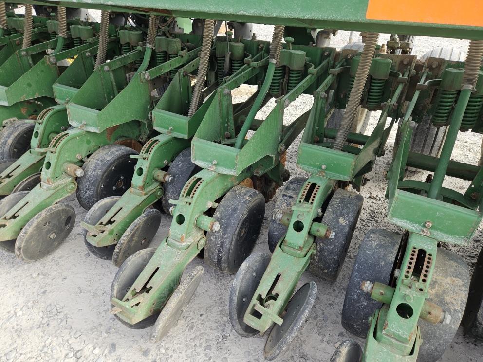 Image for 2001 John Deere 1530