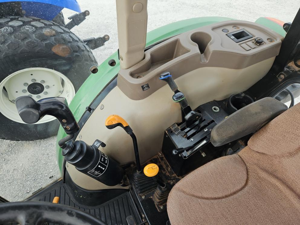 Image for 2013 John Deere 5075E