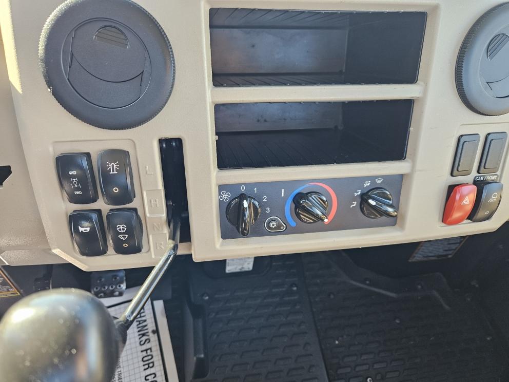 Image for 2018 John Deere XUV865R