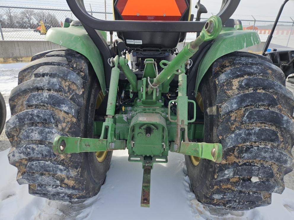 Image for 2017 John Deere 3033R