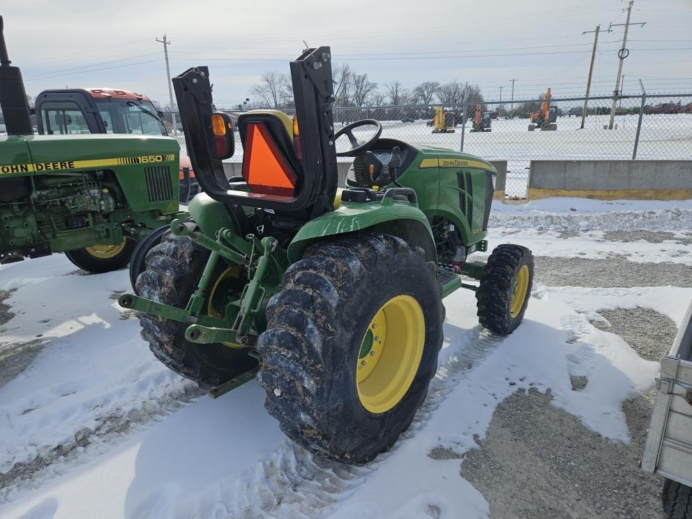Image for 2017 John Deere 3033R