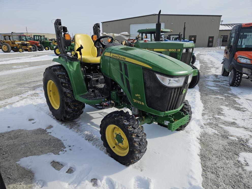 Image for 2017 John Deere 3033R