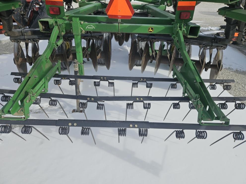 Image for 2005 John Deere 637