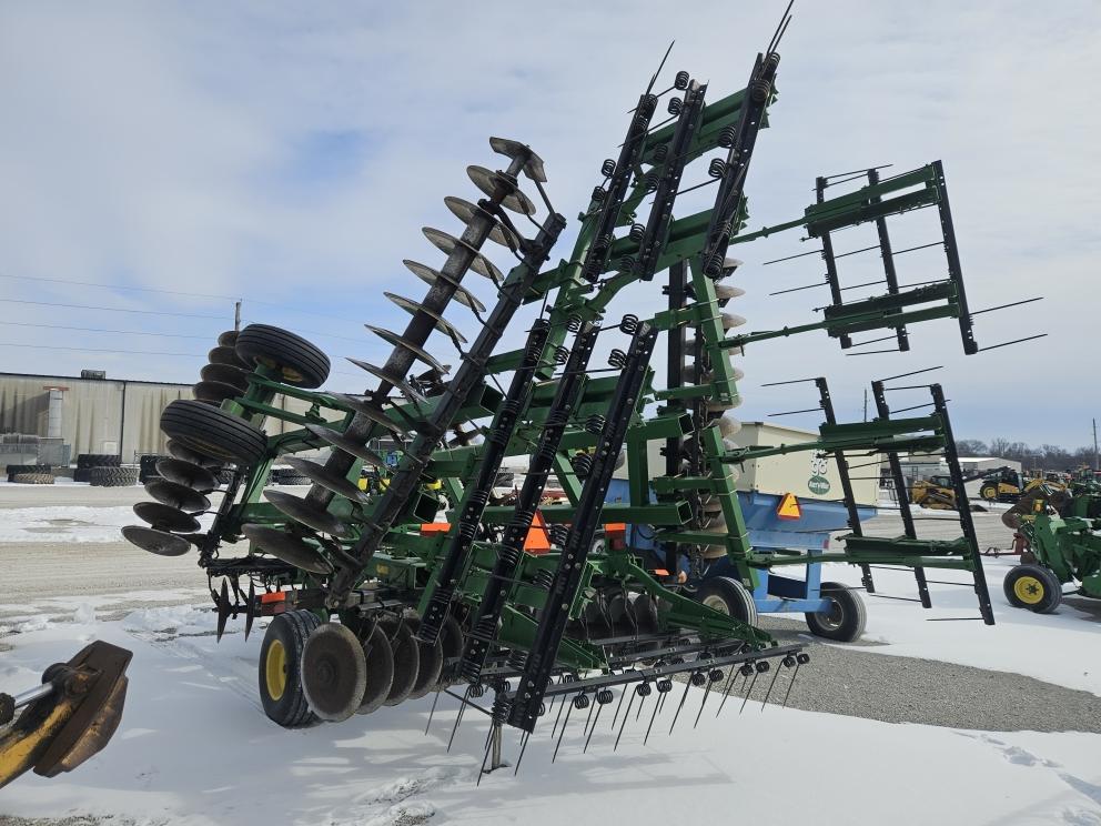 Image for 2005 John Deere 637