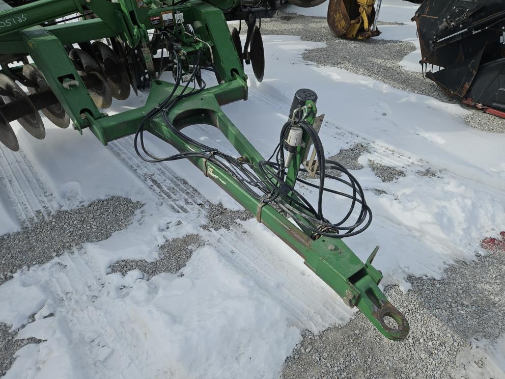 Image for 2005 John Deere 637