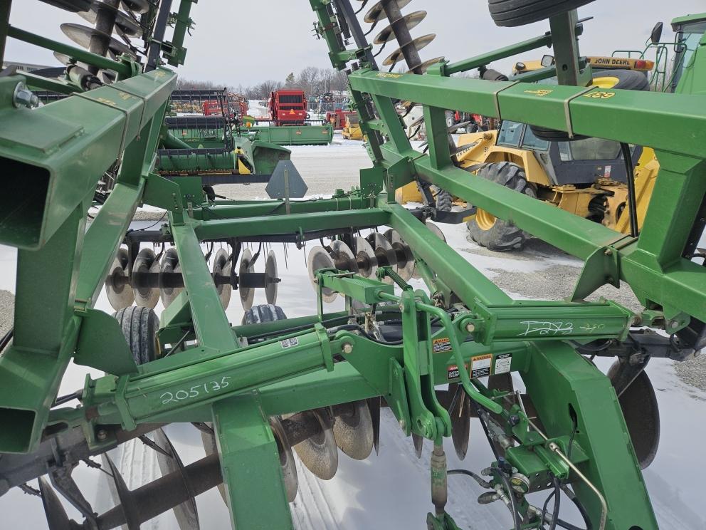 Image for 2005 John Deere 637