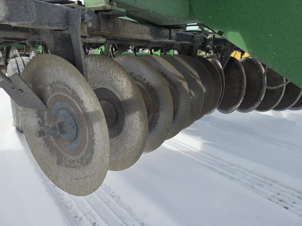 Image for 2005 John Deere 637