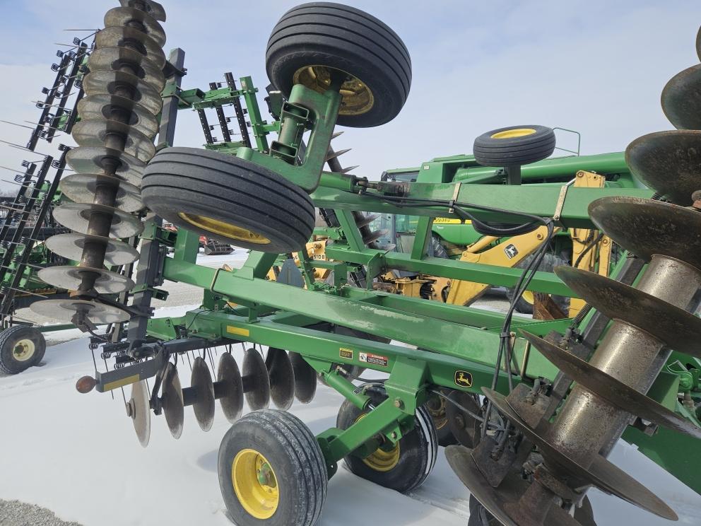 Image for 2005 John Deere 637