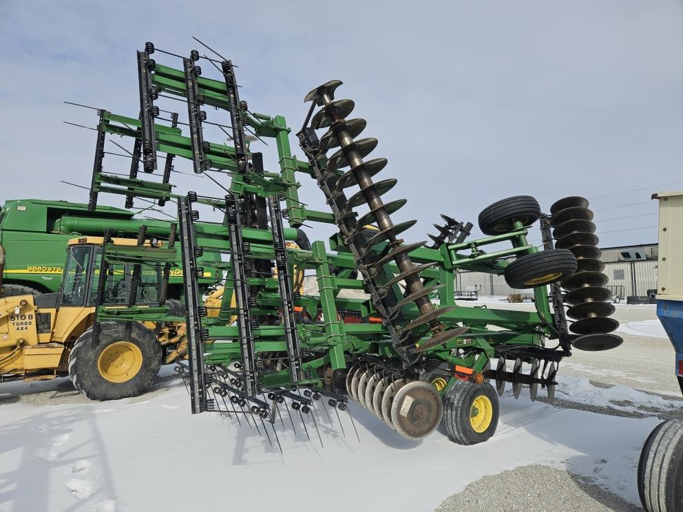 Image for 2005 John Deere 637