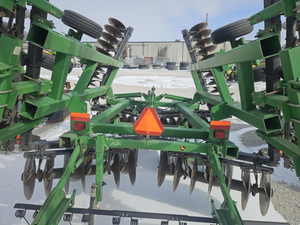 Image for 2005 John Deere 637