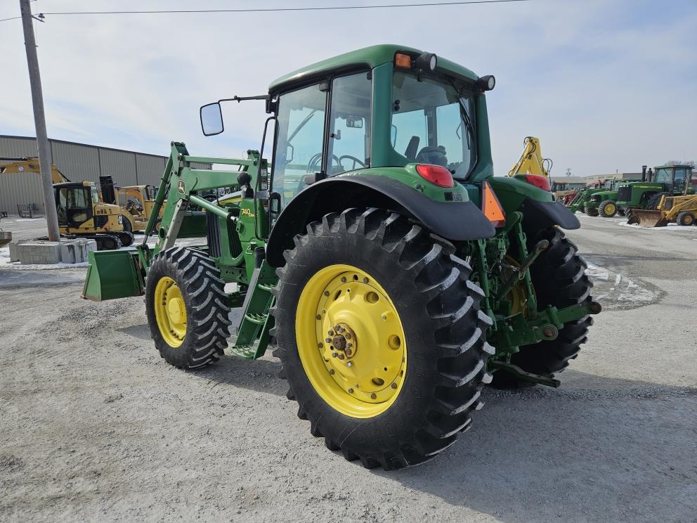 Image for 2003 John Deere 7420