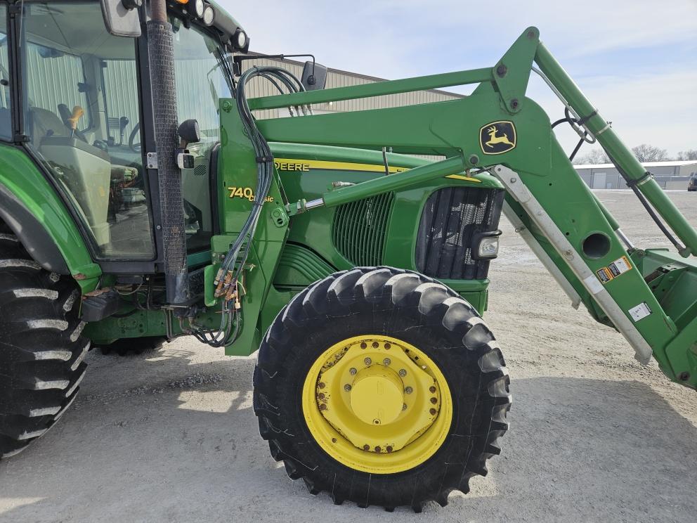 Image for 2003 John Deere 7420