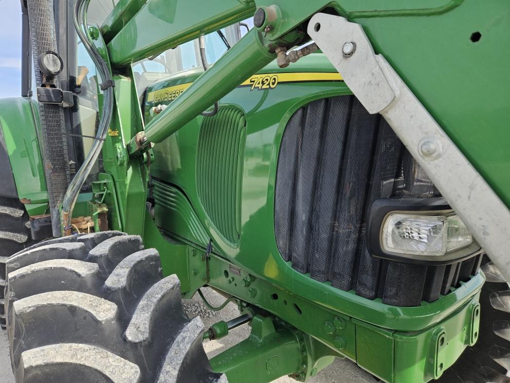 Image for 2003 John Deere 7420