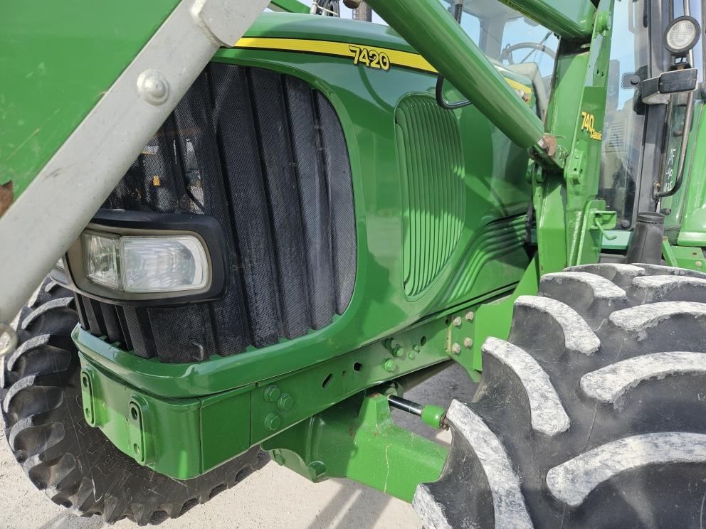 Image for 2003 John Deere 7420