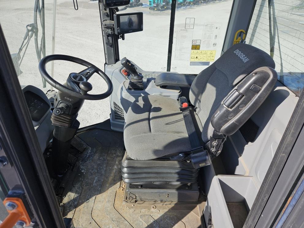 Image for 2023 Develon DL220-7