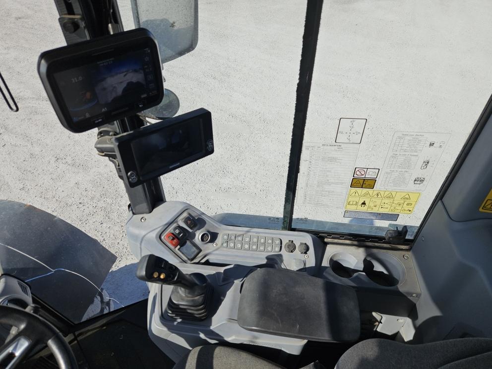 Image for 2023 Develon DL220-7