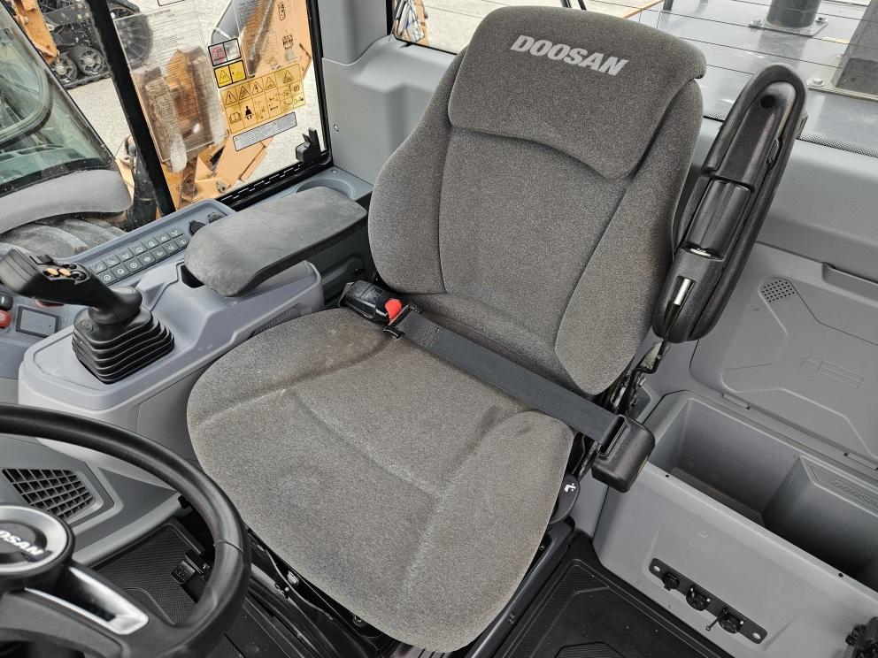 Image for 2023 Develon DL220-7