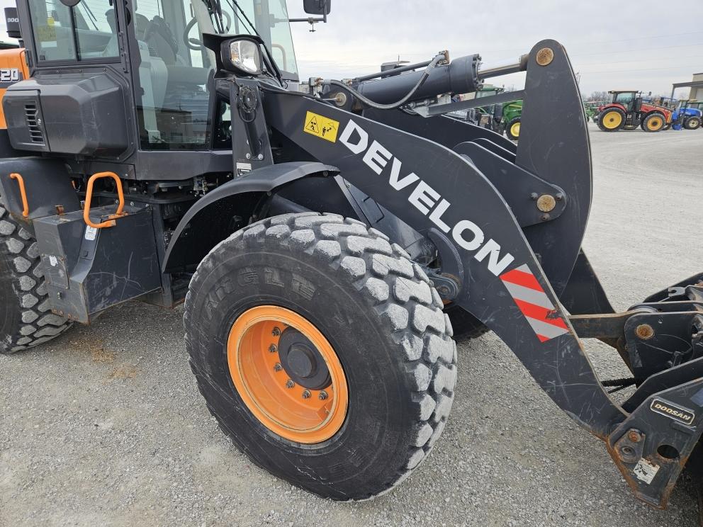 Image for 2023 Develon DL220-7