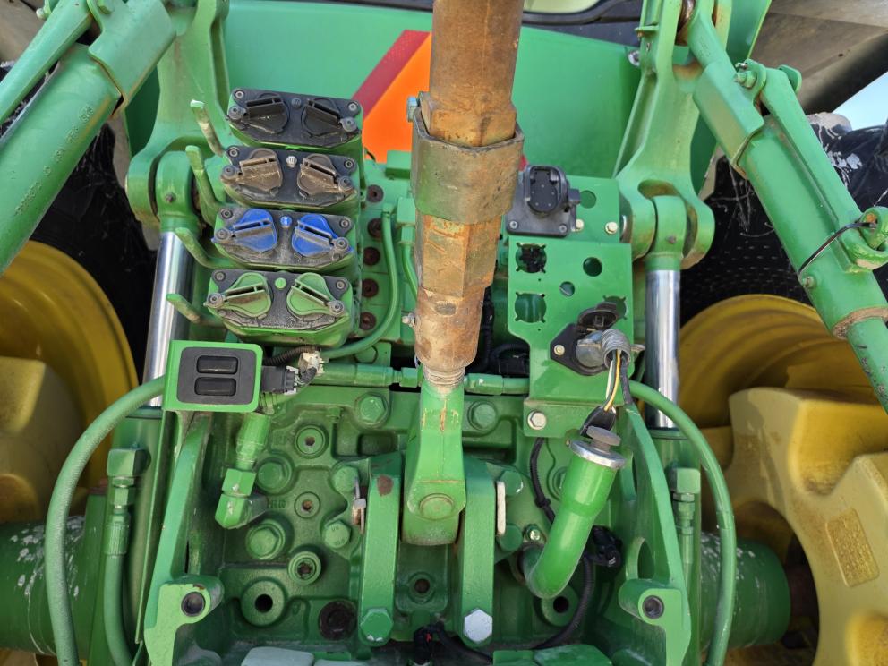 Image for 2014 John Deere 7210R