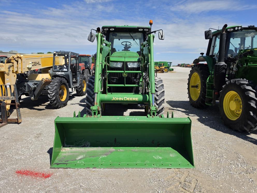 Image for 2014 John Deere 7210R
