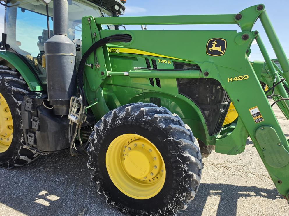 Image for 2014 John Deere 7210R