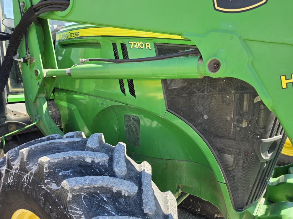 Image for 2014 John Deere 7210R