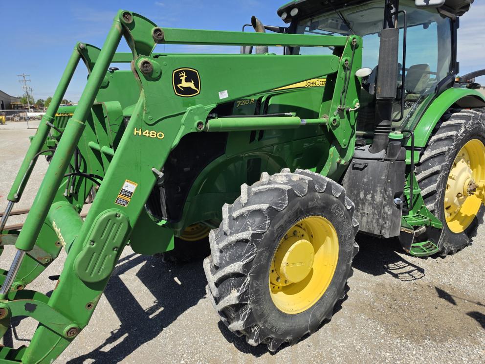 Image for 2014 John Deere 7210R