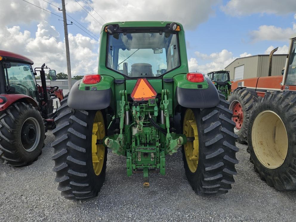 Image for 2006 John Deere 7520