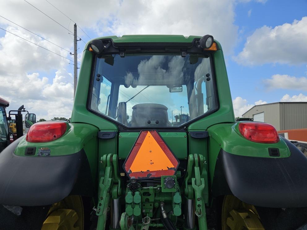 Image for 2006 John Deere 7520