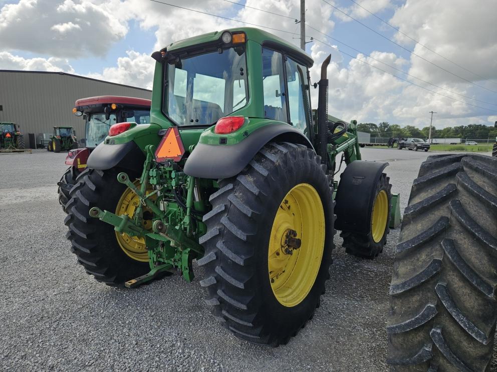 Image for 2006 John Deere 7520