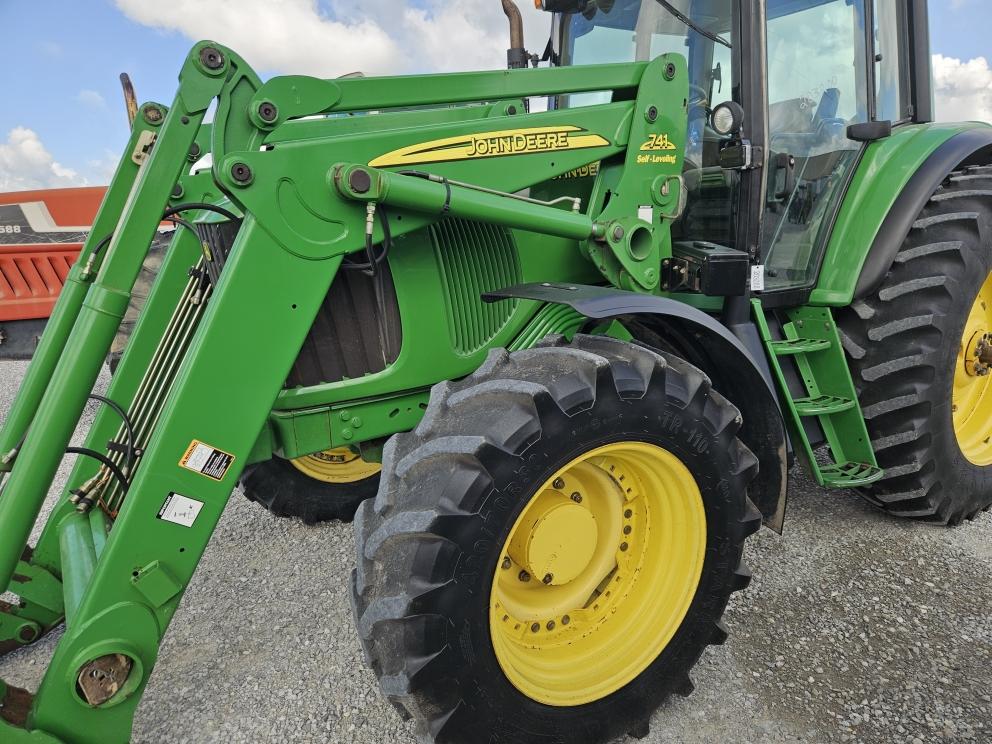 Image for 2006 John Deere 7520