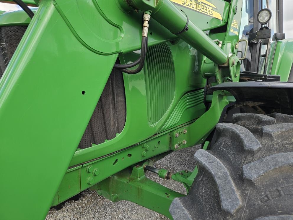 Image for 2006 John Deere 7520