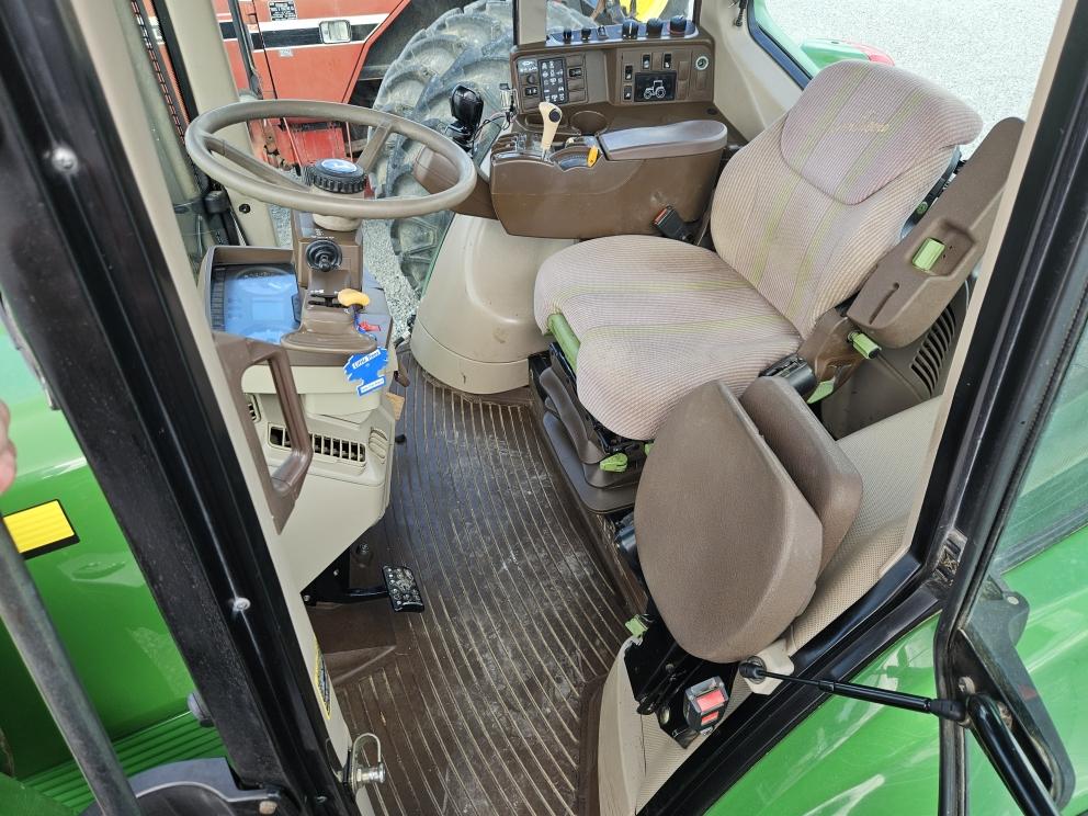 Image for 2006 John Deere 7520