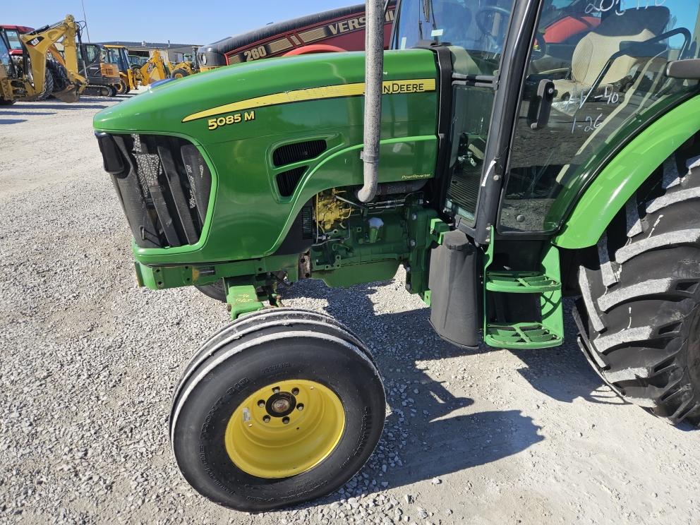 Image for 2011 John Deere 5085M