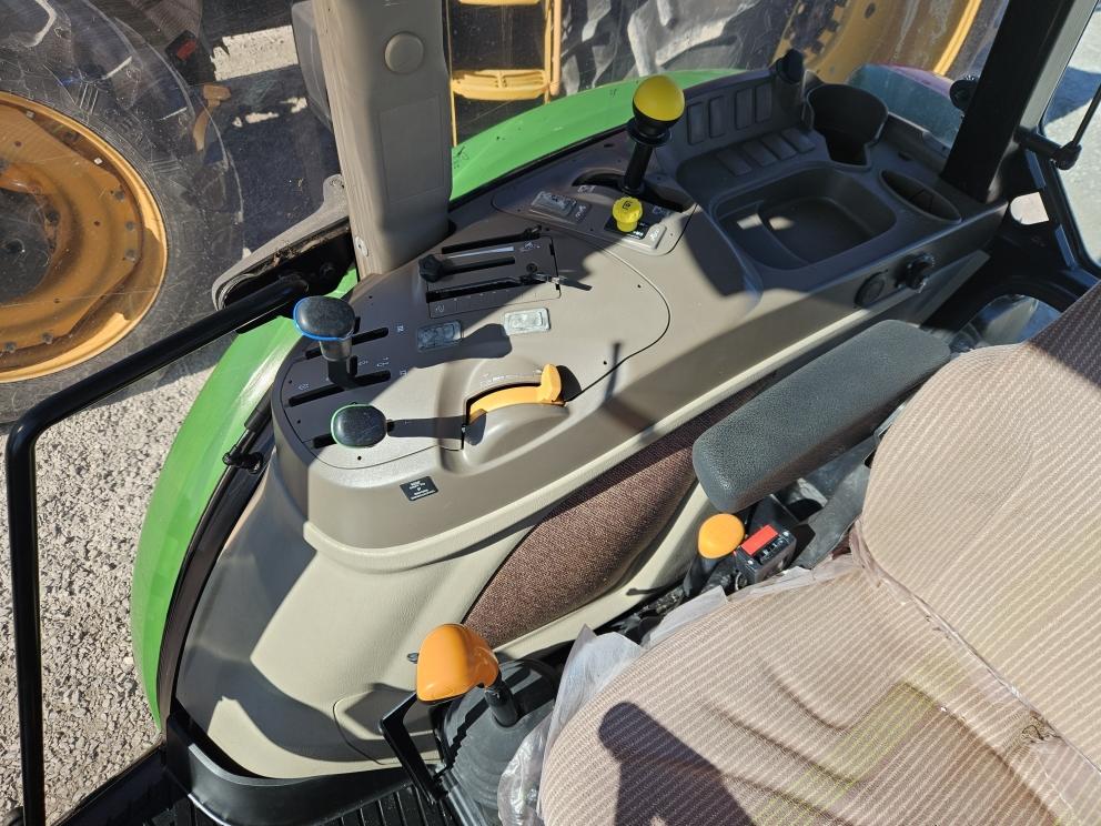 Image for 2011 John Deere 5085M