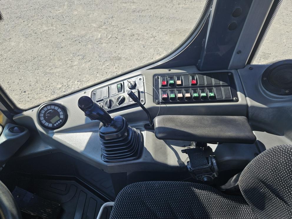 Image for 2013 John Deere 204K