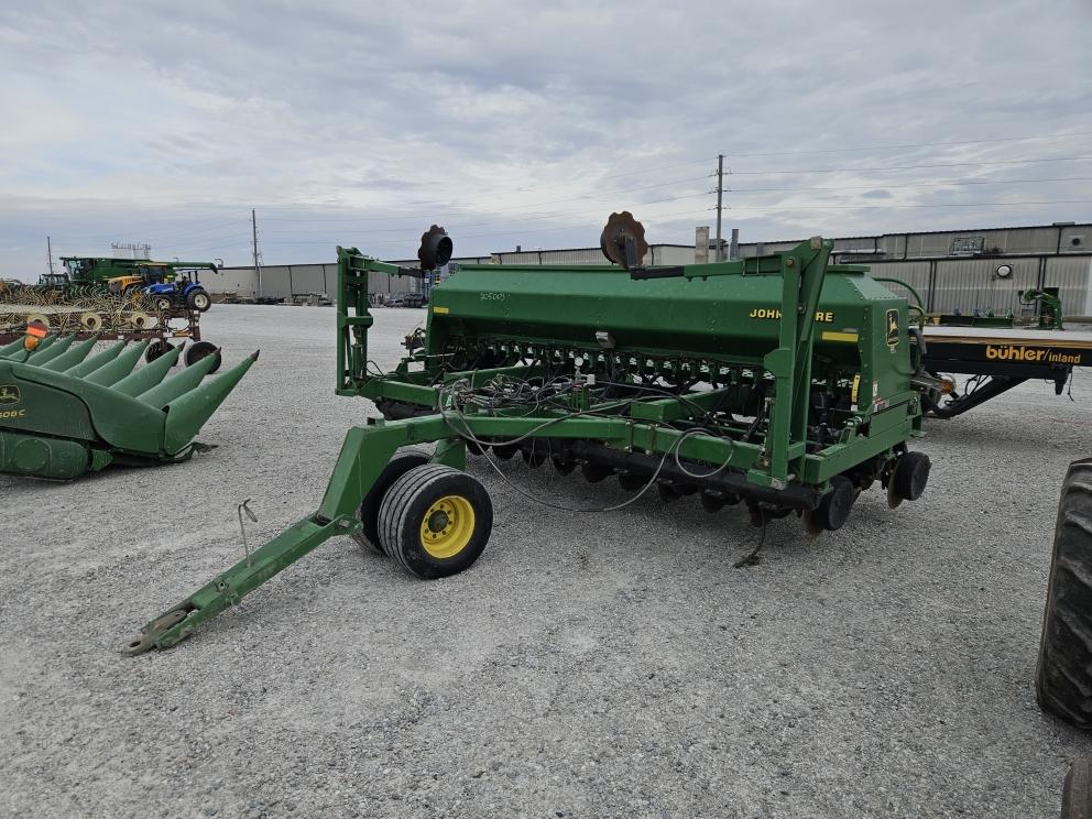 Image for 1999 John Deere 1560