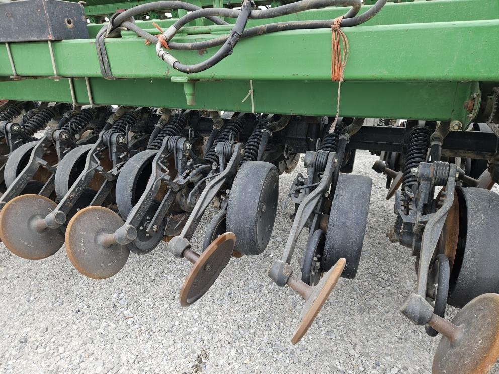 Image for 1999 John Deere 1560