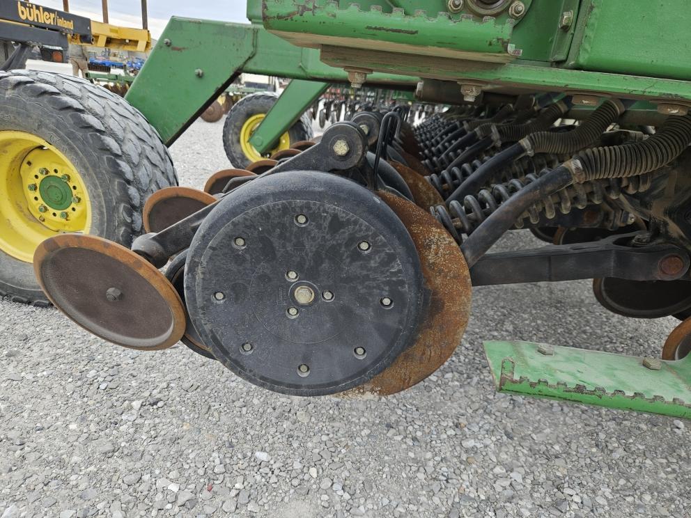 Image for 1999 John Deere 1560