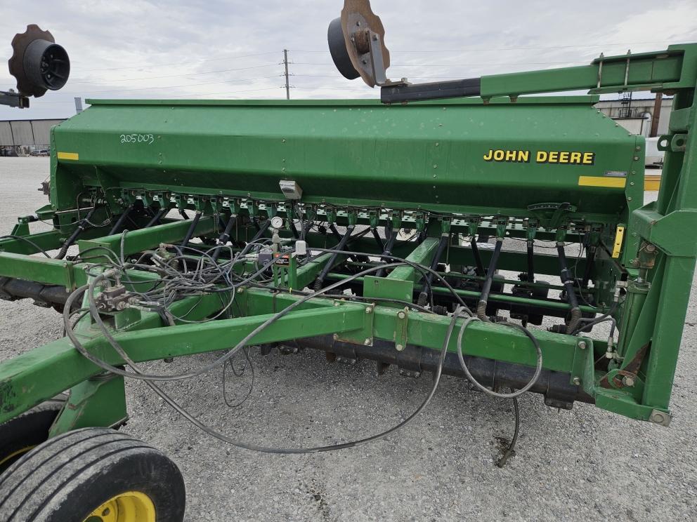 Image for 1999 John Deere 1560