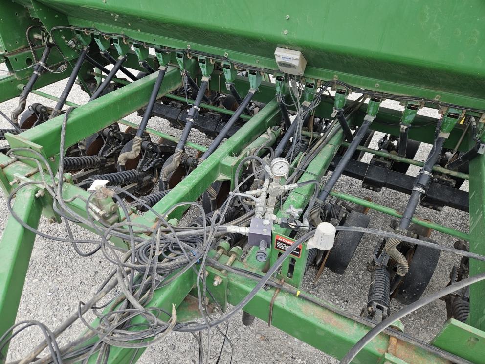 Image for 1999 John Deere 1560