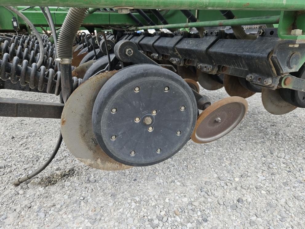 Image for 1999 John Deere 1560