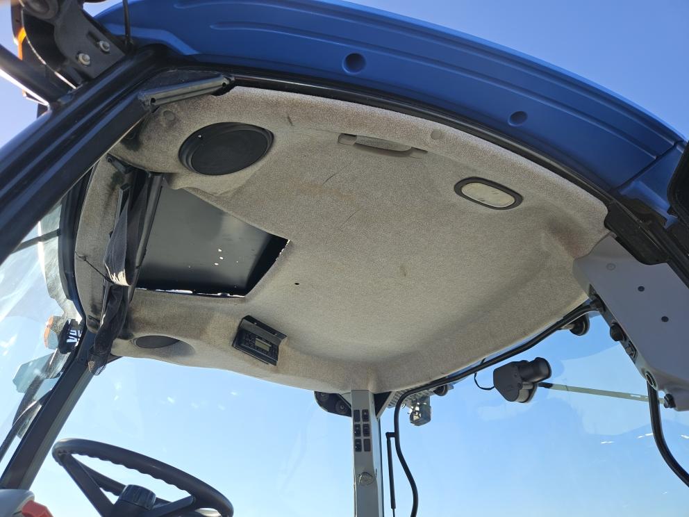 Image for 2010 New Holland T6030