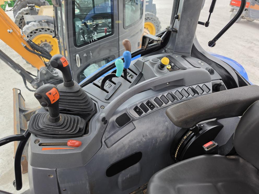 Image for 2006 New Holland TS110A