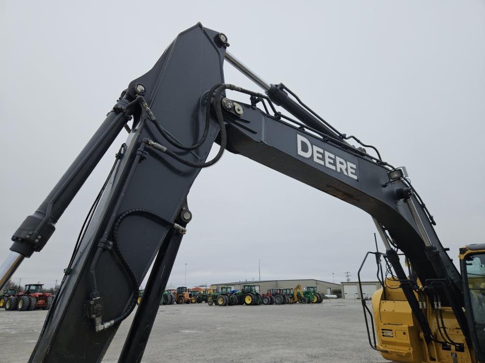 Image for 2018 John Deere 245G