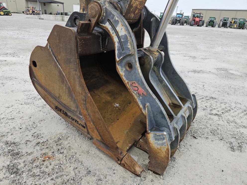 Image for 2018 John Deere 245G