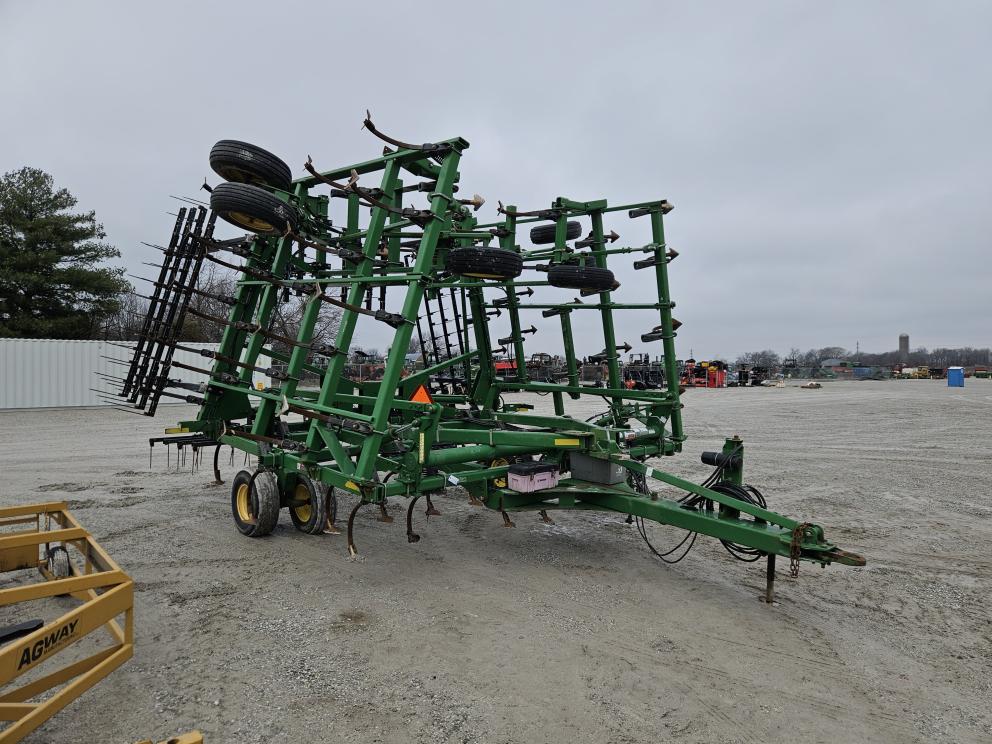 Image for 2013 John Deere 2210