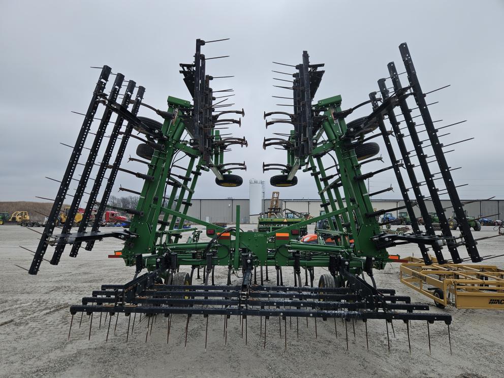 Image for 2013 John Deere 2210