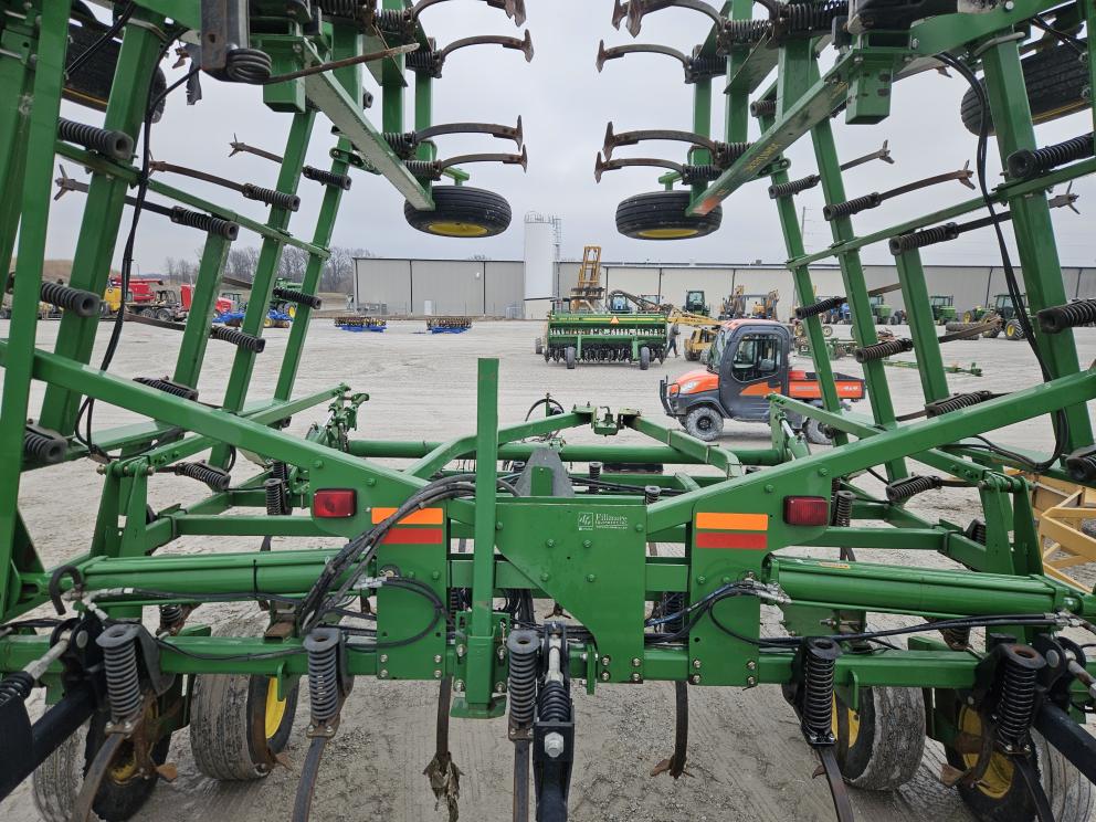 Image for 2013 John Deere 2210